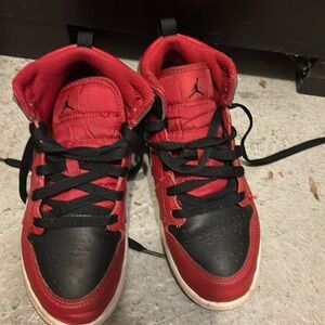 Kids Nike air Jordan’s black and red